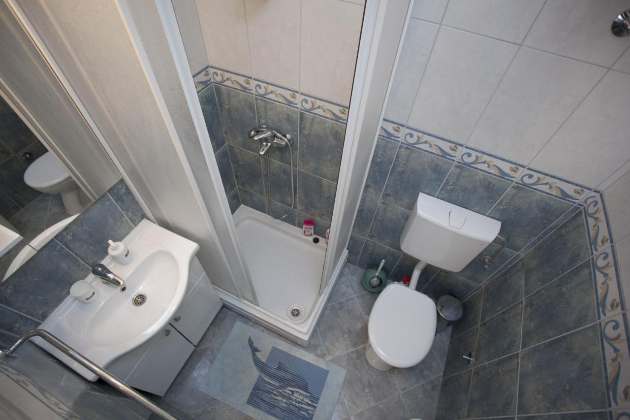 Lara Apartmán *